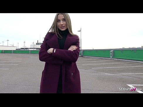 ❤️ ドイツ人スカウトマンは、夢のようにスティール、駐車場のテルテル、お金のためのセクシーに触れることです。 ❌ ポルノビデオ ❌️